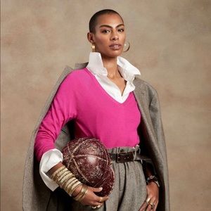 Banana Republic. Seamless Merino Wool Vneck Sweater. Bright Pink XL